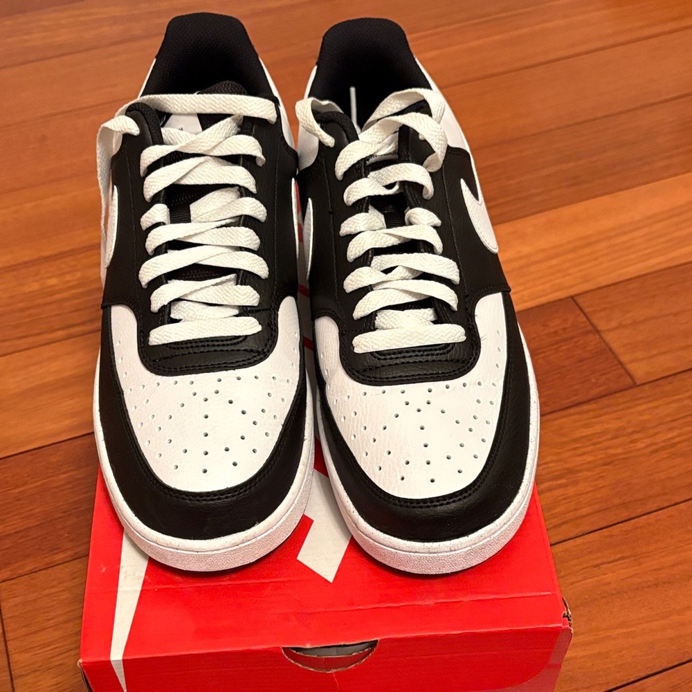 Nike Classic Black and White Low-Tops